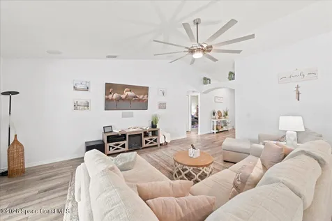427 Hammond Street SW Palm Bay FL 32908