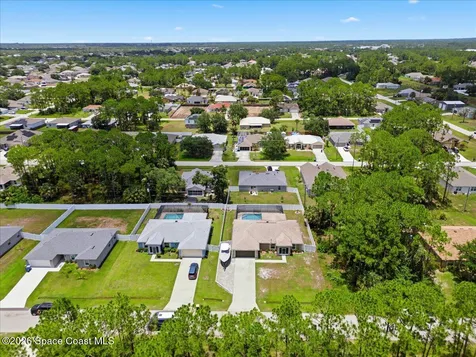 427 Hammond Street SW Palm Bay FL 32908