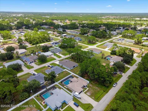427 Hammond Street SW Palm Bay FL 32908