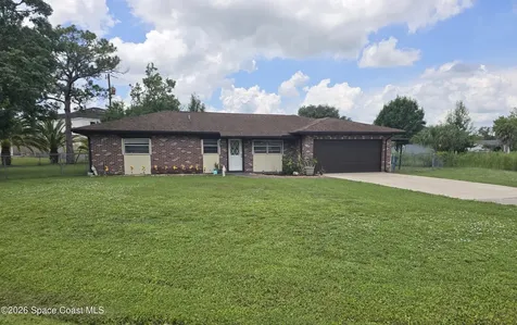 502 Australian Road NW Palm Bay FL 32907