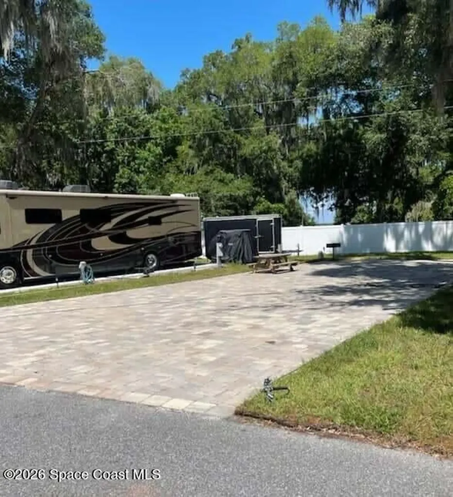 25075 NE 143rd Place Fort Mccoy FL 32134