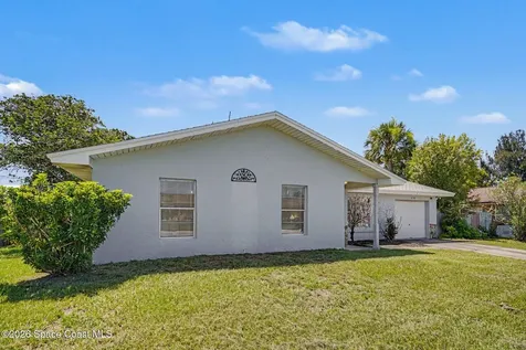 250 Cambridge Avenue NE Palm Bay FL 32907