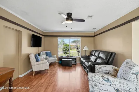 250 Cambridge Avenue NE Palm Bay FL 32907