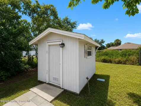 581 Borraclough Avenue NW Palm Bay FL 32907