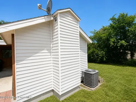 581 Borraclough Avenue NW Palm Bay FL 32907