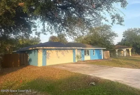 2611 Lakeshore Circle Port Charlotte FL 33952