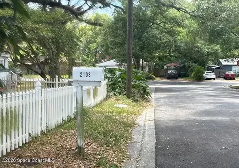 2103 E Howell Street Tampa FL 33610