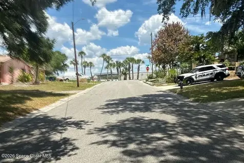 2103 E Howell Street Tampa FL 33610