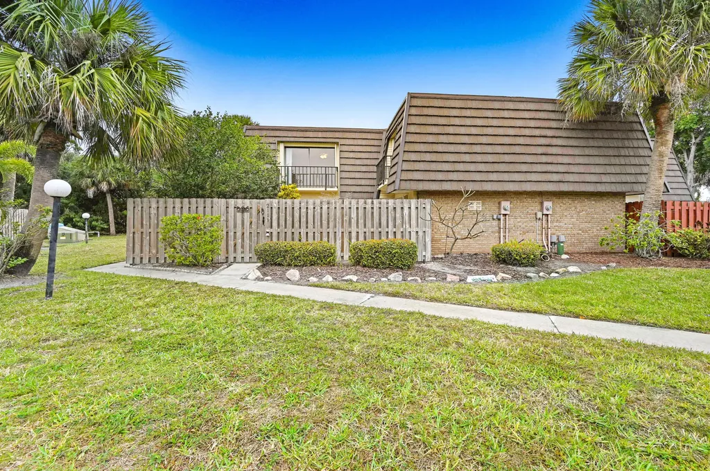 2111 Vista Oaks Circle NE Palm Bay FL 32905