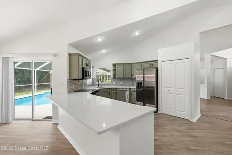 584 Laurel Oak Court NE Palm Bay FL 32907