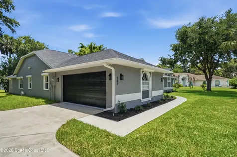 584 Laurel Oak Court NE Palm Bay FL 32907