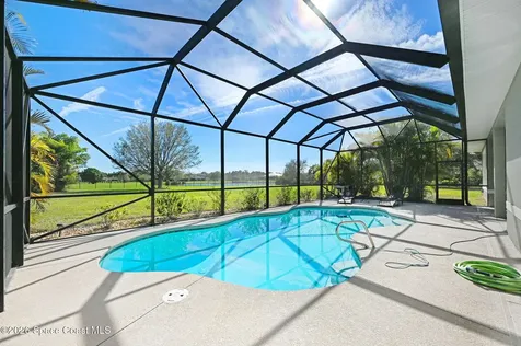 4268 Gardenwood Circle Grant FL 32949