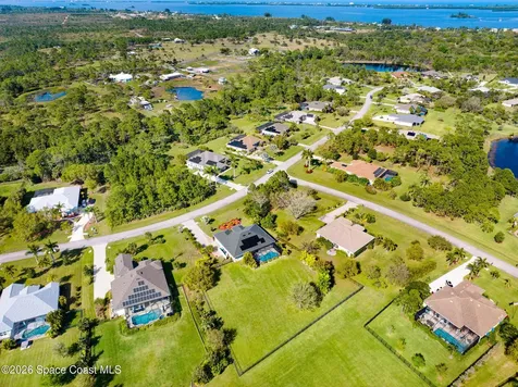 4268 Gardenwood Circle Grant FL 32949