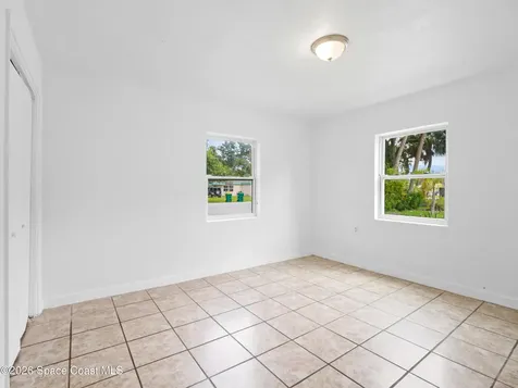 87 NW Irwin Avenue West Melbourne FL 32904
