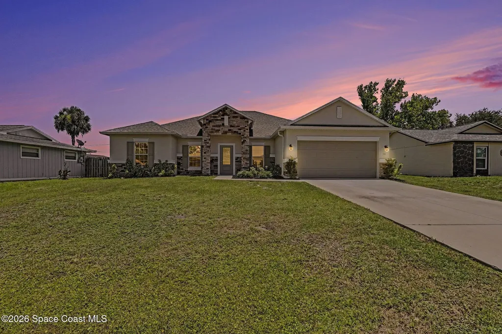 374 Evergreen Street NE Palm Bay FL 32907