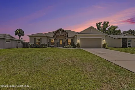 374 Evergreen Street NE Palm Bay FL 32907