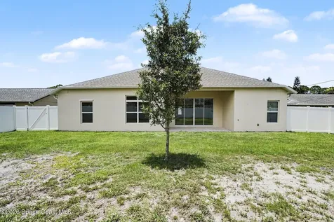 374 Evergreen Street NE Palm Bay FL 32907