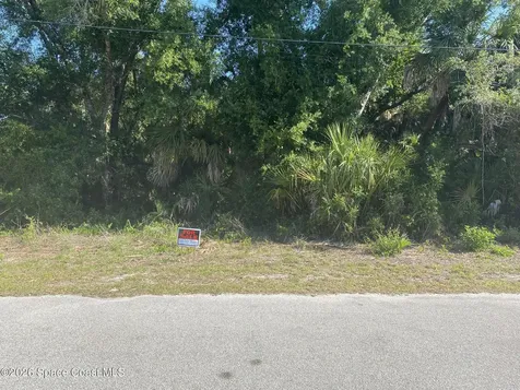 000 April Avenue North Port FL 34288