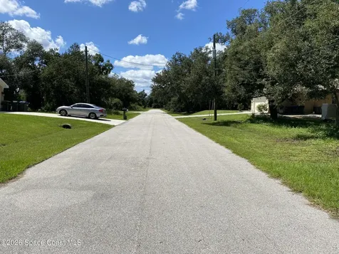 000 April Avenue North Port FL 34288