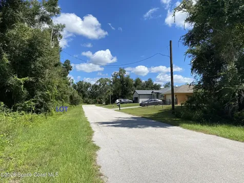 000 April Avenue North Port FL 34288