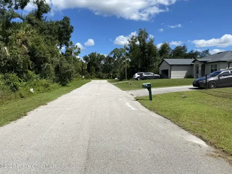 000 April Avenue North Port FL 34288