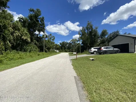 000 April Avenue North Port FL 34288