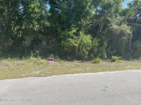 000 April Avenue North Port FL 34288