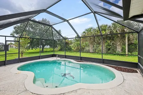 536 (530) Fort Pierce Street SW Palm Bay FL 32908