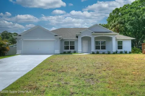426 Lanfair Avenue Sebastian FL 32958