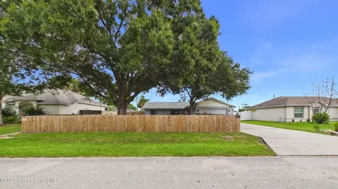 667 Antigua Street NE Palm Bay FL 32907