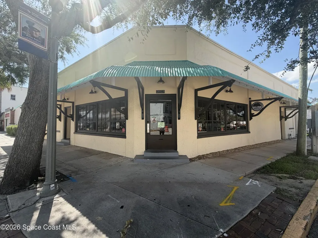 2021 Melbourne Court Melbourne FL 32901