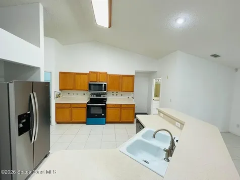 670 Elmont Street NW Palm Bay FL 32907