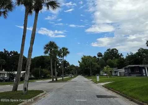536 S Seneca Boulevard Daytona Beach FL 32114