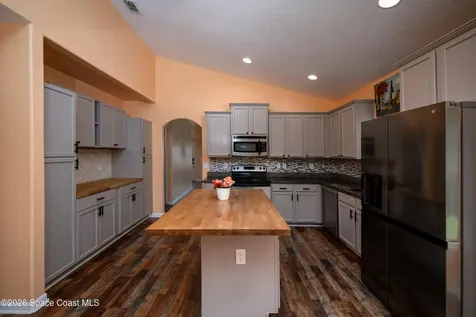 320 Wishing Well Circle SW Palm Bay FL 32908