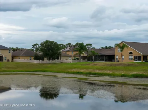320 Wishing Well Circle SW Palm Bay FL 32908
