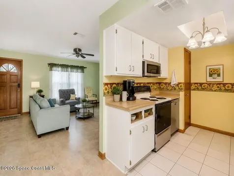 689 Caballero Avenue SE Palm Bay FL 32909