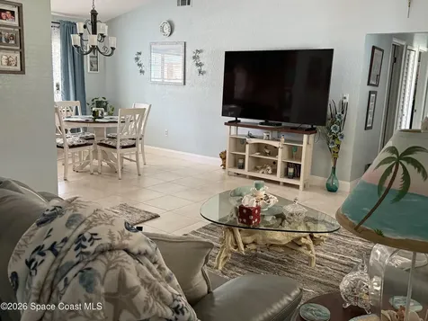 913 Dupont Street NE Palm Bay FL 32907