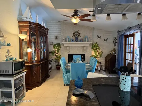 913 Dupont Street NE Palm Bay FL 32907
