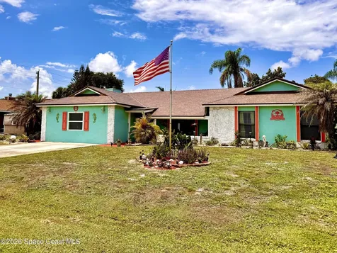 913 Dupont Street NE Palm Bay FL 32907