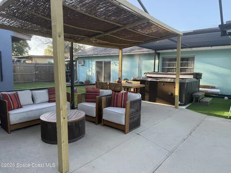 913 Dupont Street NE Palm Bay FL 32907