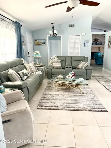 913 Dupont Street NE Palm Bay FL 32907