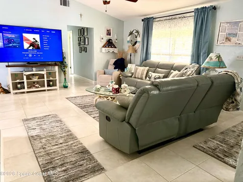 913 Dupont Street NE Palm Bay FL 32907