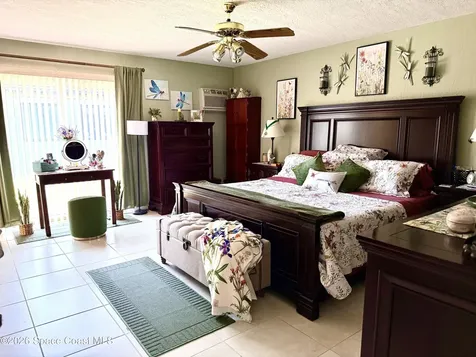 913 Dupont Street NE Palm Bay FL 32907