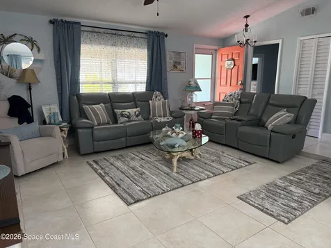 913 Dupont Street NE Palm Bay FL 32907