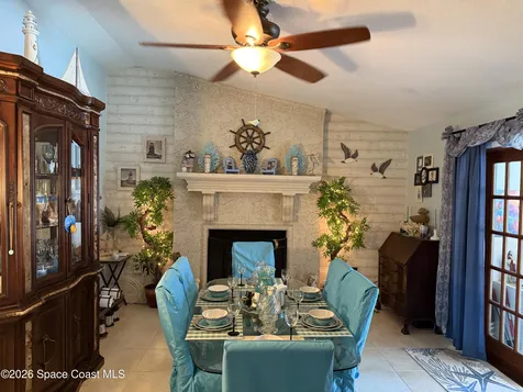 913 Dupont Street NE Palm Bay FL 32907