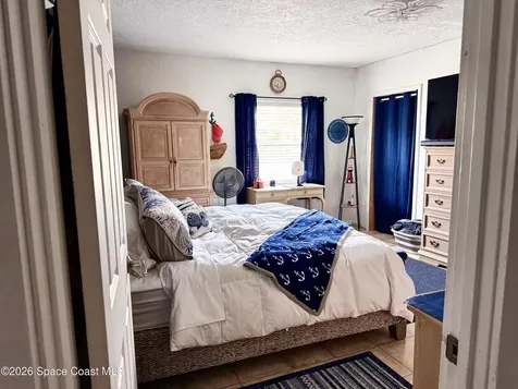913 Dupont Street NE Palm Bay FL 32907