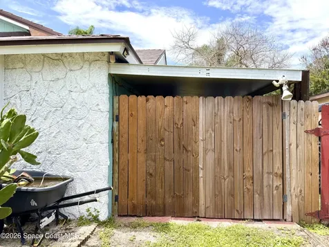 913 Dupont Street NE Palm Bay FL 32907