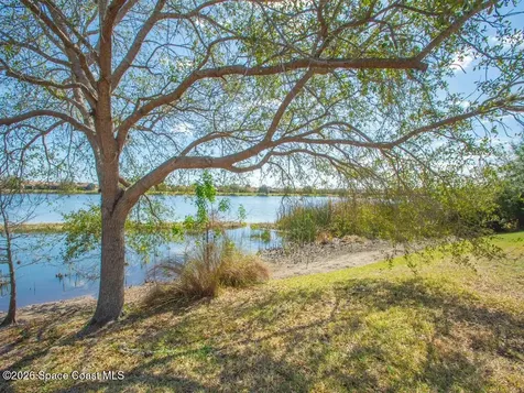 1804 Berkshire Circle SW Vero Beach FL 32968