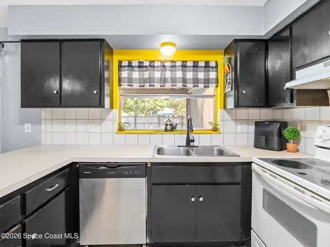 674 Antigua Street NE Palm Bay FL 32907