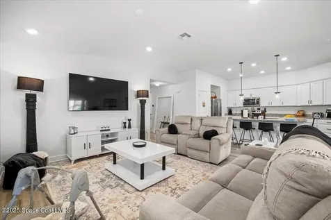 527 Glaspell Circle SE Palm Bay FL 32909
